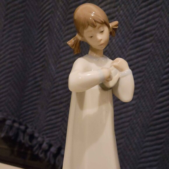 Lladro Figurine 4871 Young Girl With Guitar - Picture 1 of 2